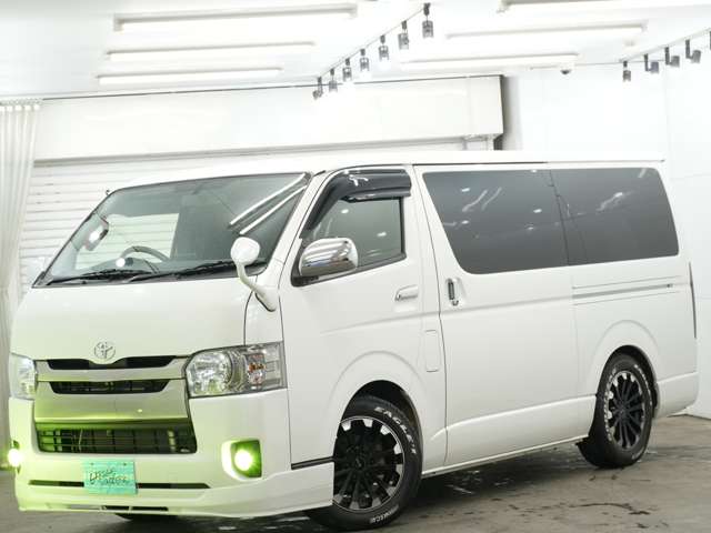 Toyota Hiace Van 5