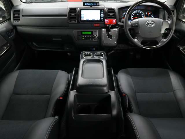 Toyota Hiace Van 6