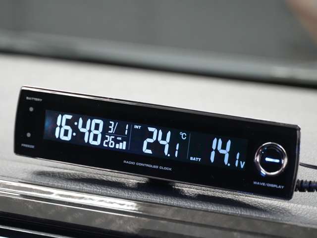 Toyota Hiace Van 7