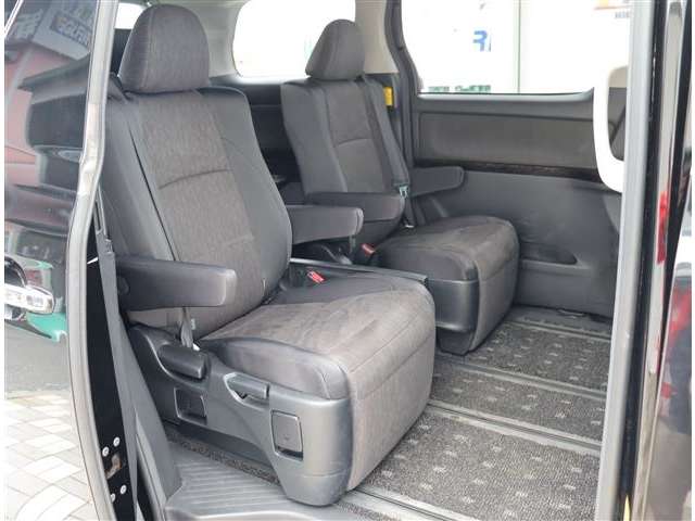 Toyota Vellfire Hybrid 12