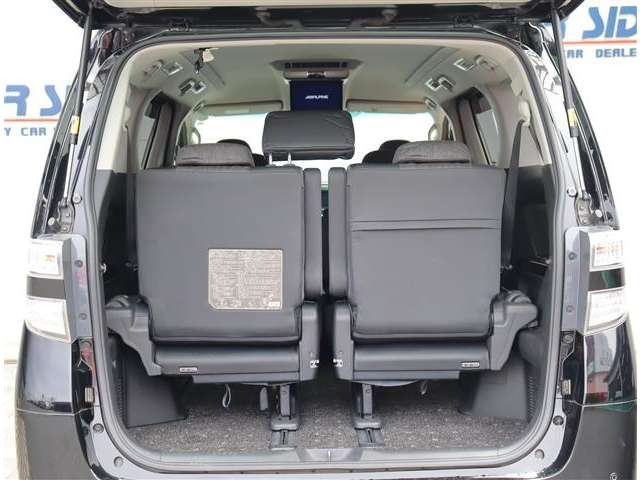 Toyota Vellfire Hybrid 8