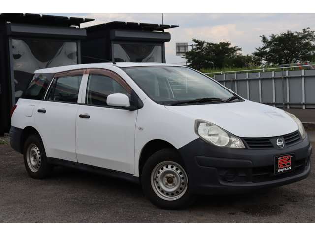 Nissan AD 5