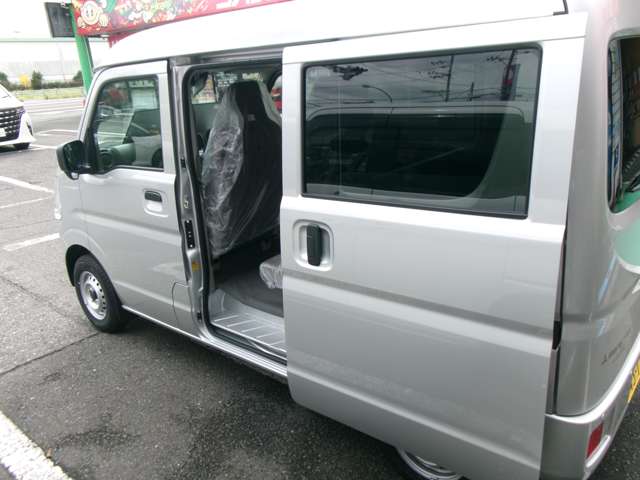 Mitsubishi Minicab Van 11