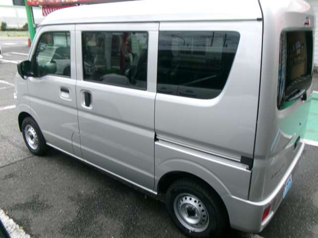 Mitsubishi Minicab Van 2