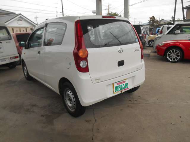 Daihatsu Mira 6