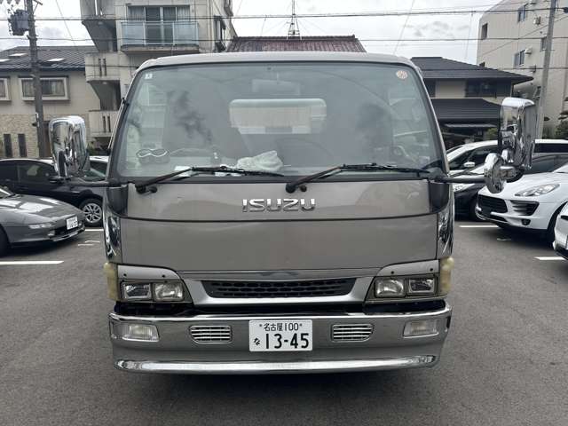 Isuzu Elf 3