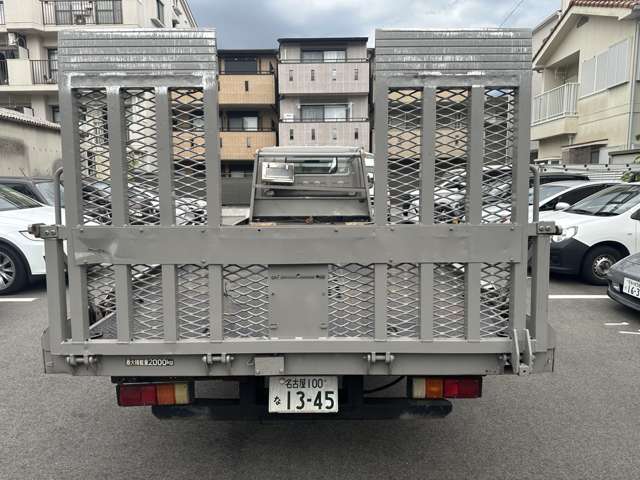 Isuzu Elf 8