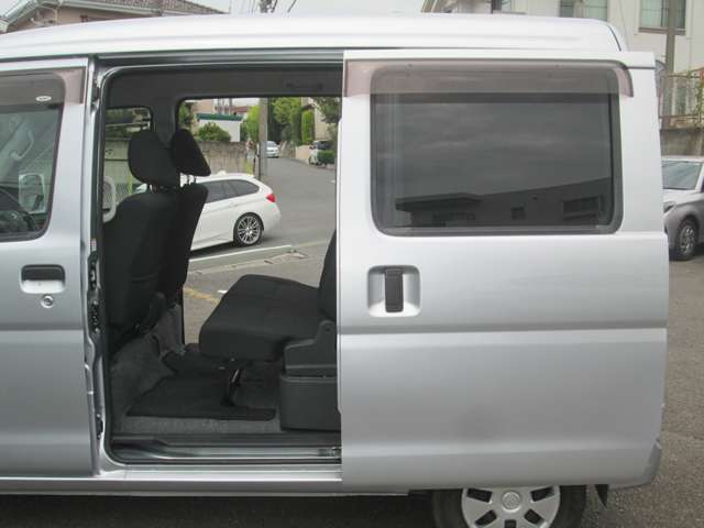 Daihatsu Hijet Cargo 4