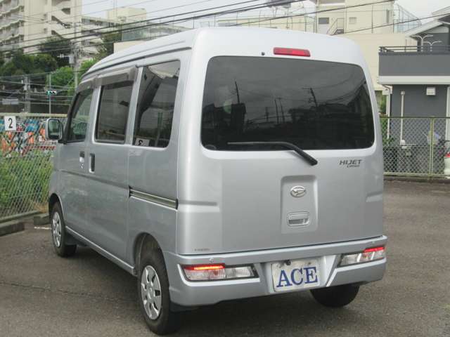 Daihatsu Hijet Cargo 7