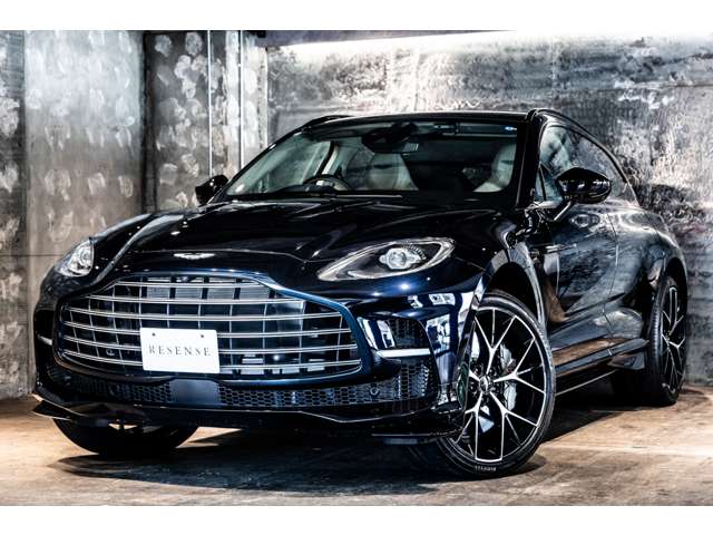 Aston Martin DBX 12