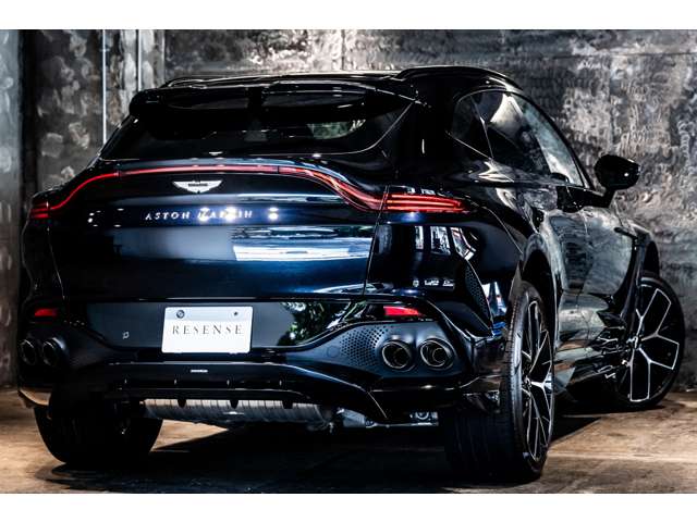 Aston Martin DBX 3