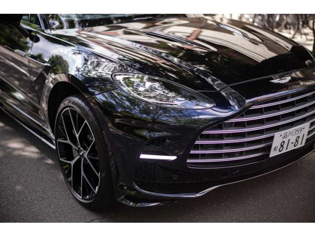 Aston Martin DBX 7