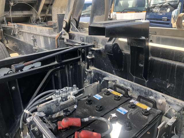 UD Trucks Quon 12