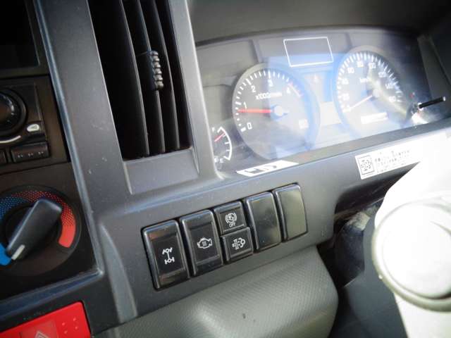 Isuzu Elf 12