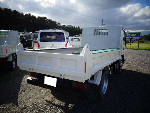 Isuzu Elf 7