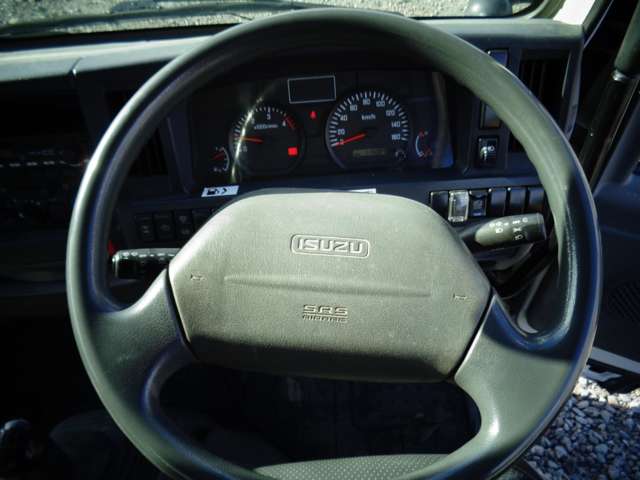 Isuzu Elf 10