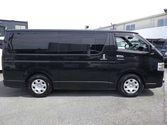 Toyota Hiace Van 11