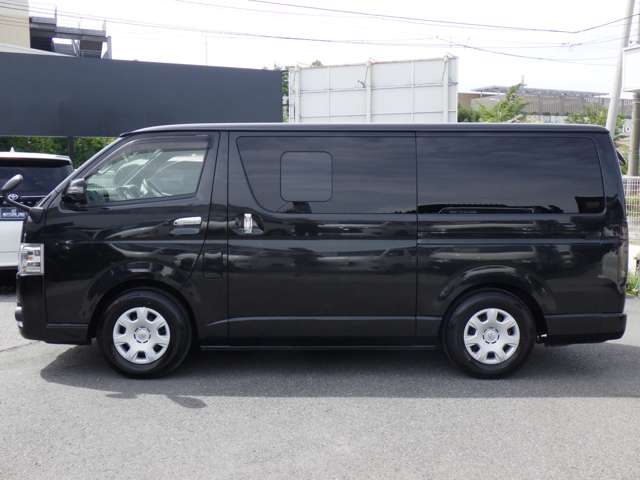 Toyota Hiace Van 12