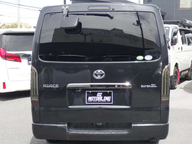 Toyota Hiace Van 10