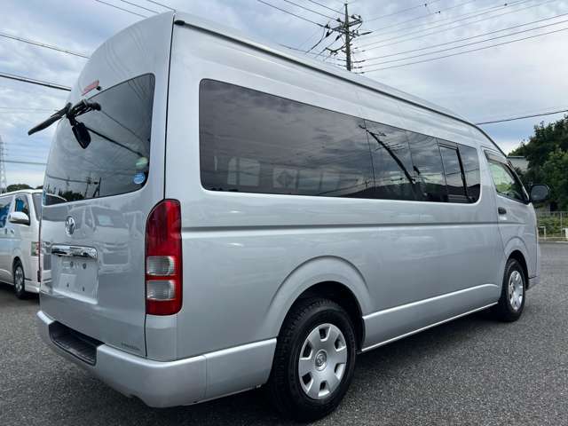 Toyota Hiace Van 11