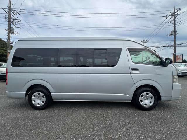 Toyota Hiace Van 12
