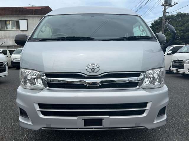 Toyota Hiace Van 6