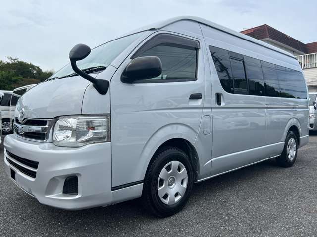 Toyota Hiace Van 7