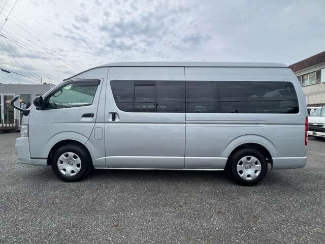 Toyota Hiace Van 8