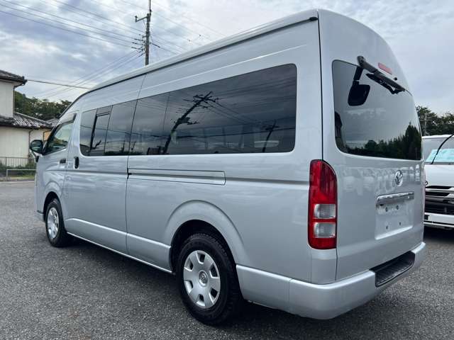 Toyota Hiace Van 9