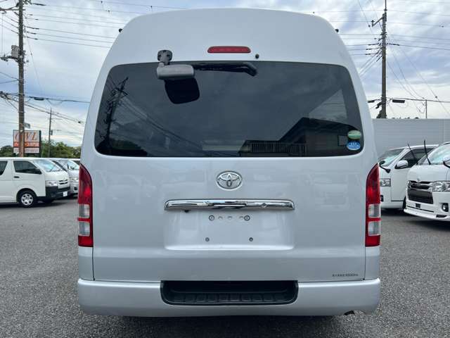 Toyota Hiace Van 10