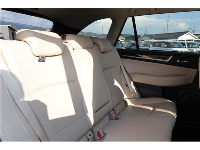 Subaru Legacy Outback 11