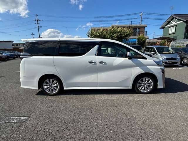 Toyota Vellfire 5