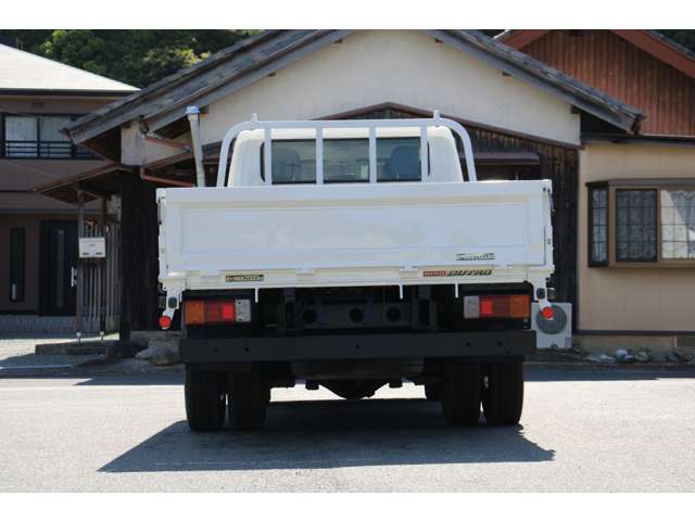 Hino Dutro 8