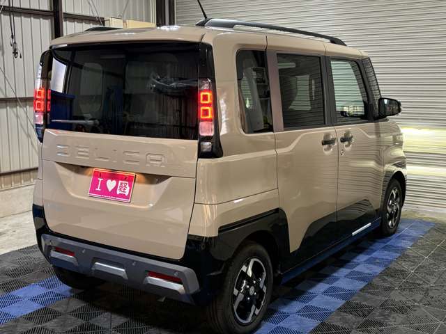 Mitsubishi Delica Mini 11