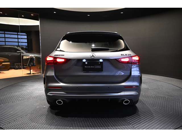 Mercedes-Benz GLA-Class 6
