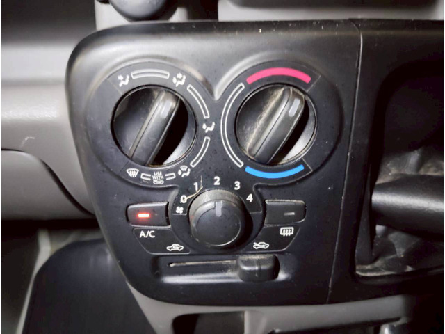 Nissan NV100 Clipper 6