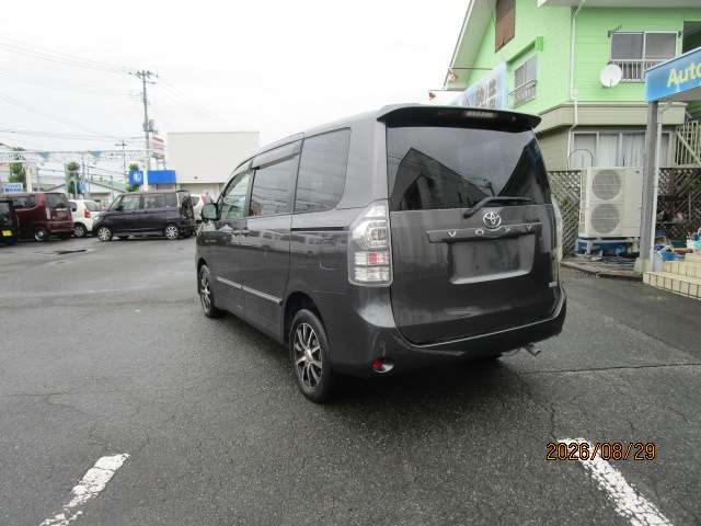 Toyota Voxy 6