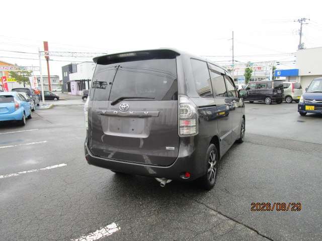 Toyota Voxy 7