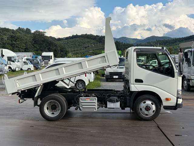 Hino Dutro 4