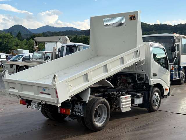 Hino Dutro 5
