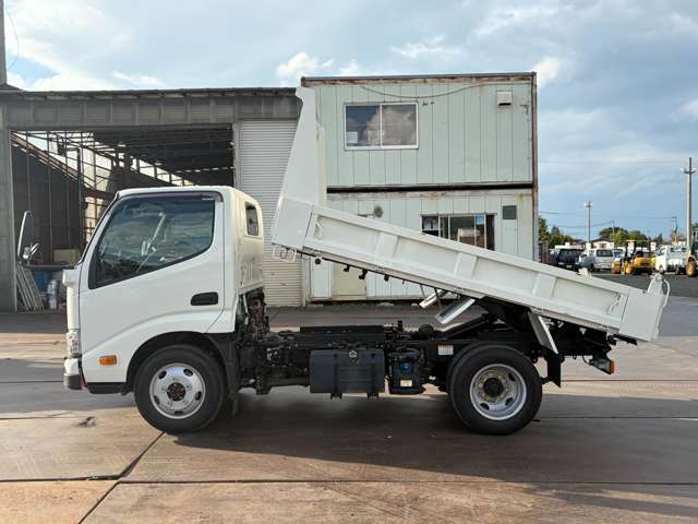 Hino Dutro 8