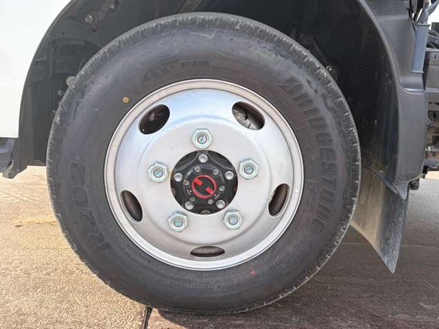Hino Dutro 9