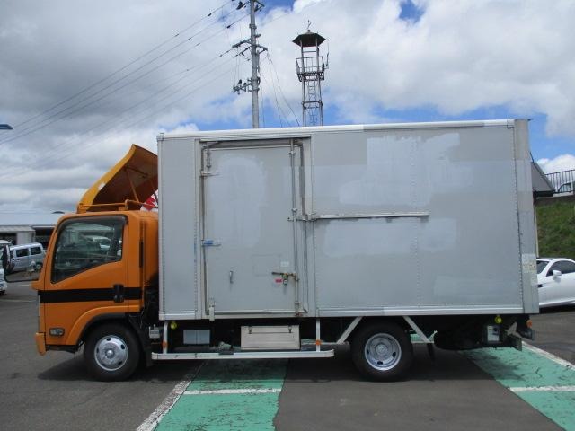 Isuzu Elf 7