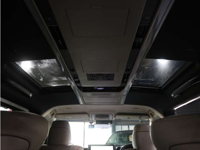 Toyota Alphard 4