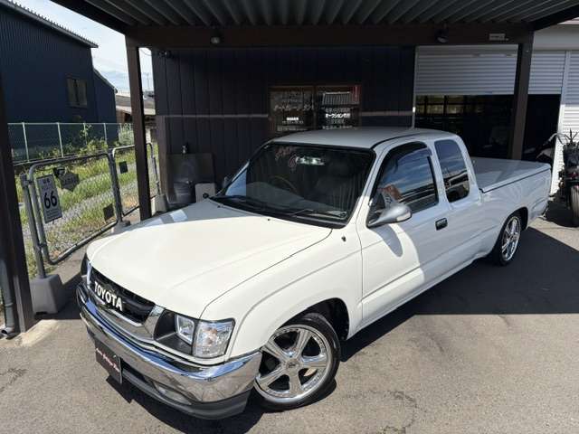 Toyota Hilux 2