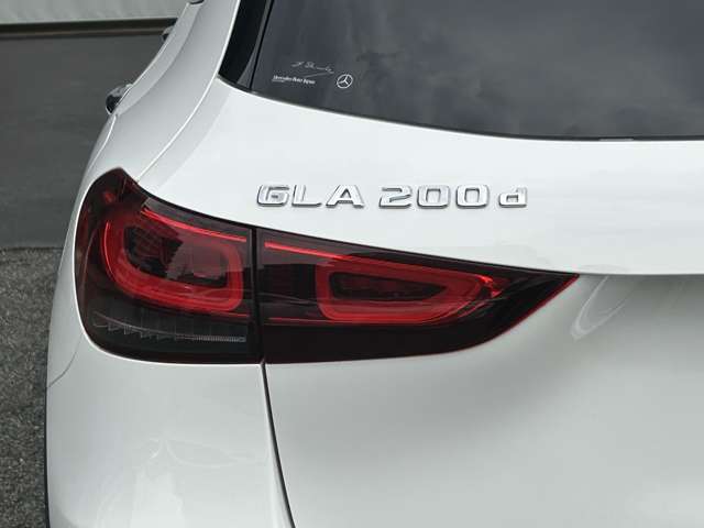 Mercedes-Benz GLA-Class 12