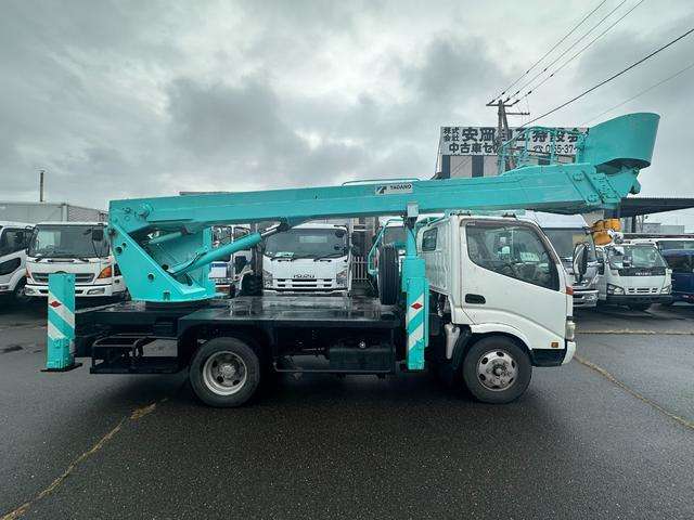 Hino Dutro 3