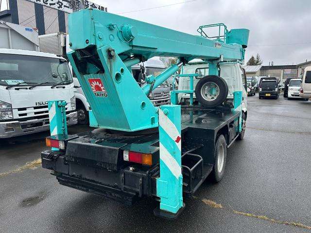 Hino Dutro 4