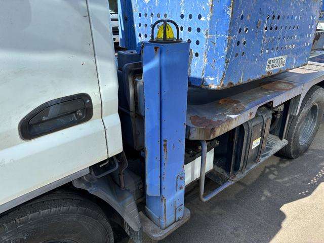 Mitsubishi Fuso Canter 9