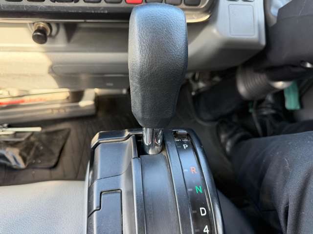 Hino Dutro 9